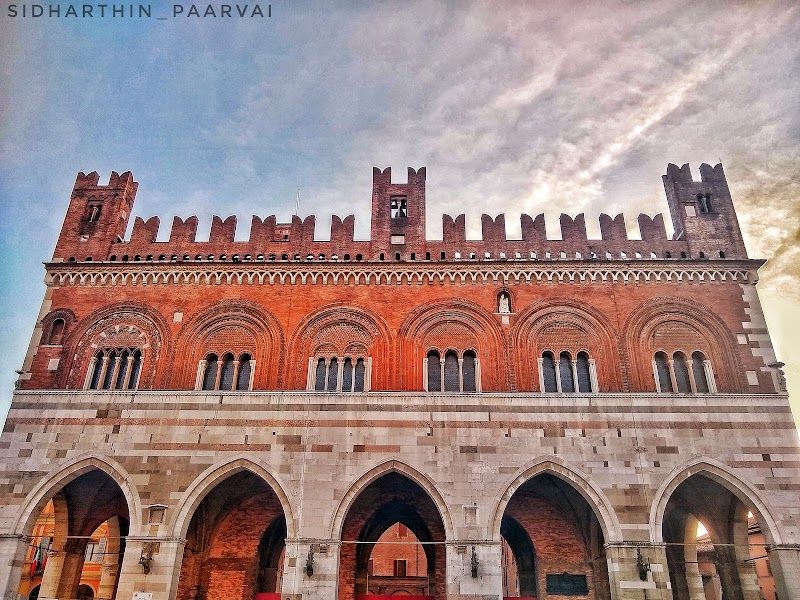 Piazza Cavalli - Piacenza - Italy - Booked ai