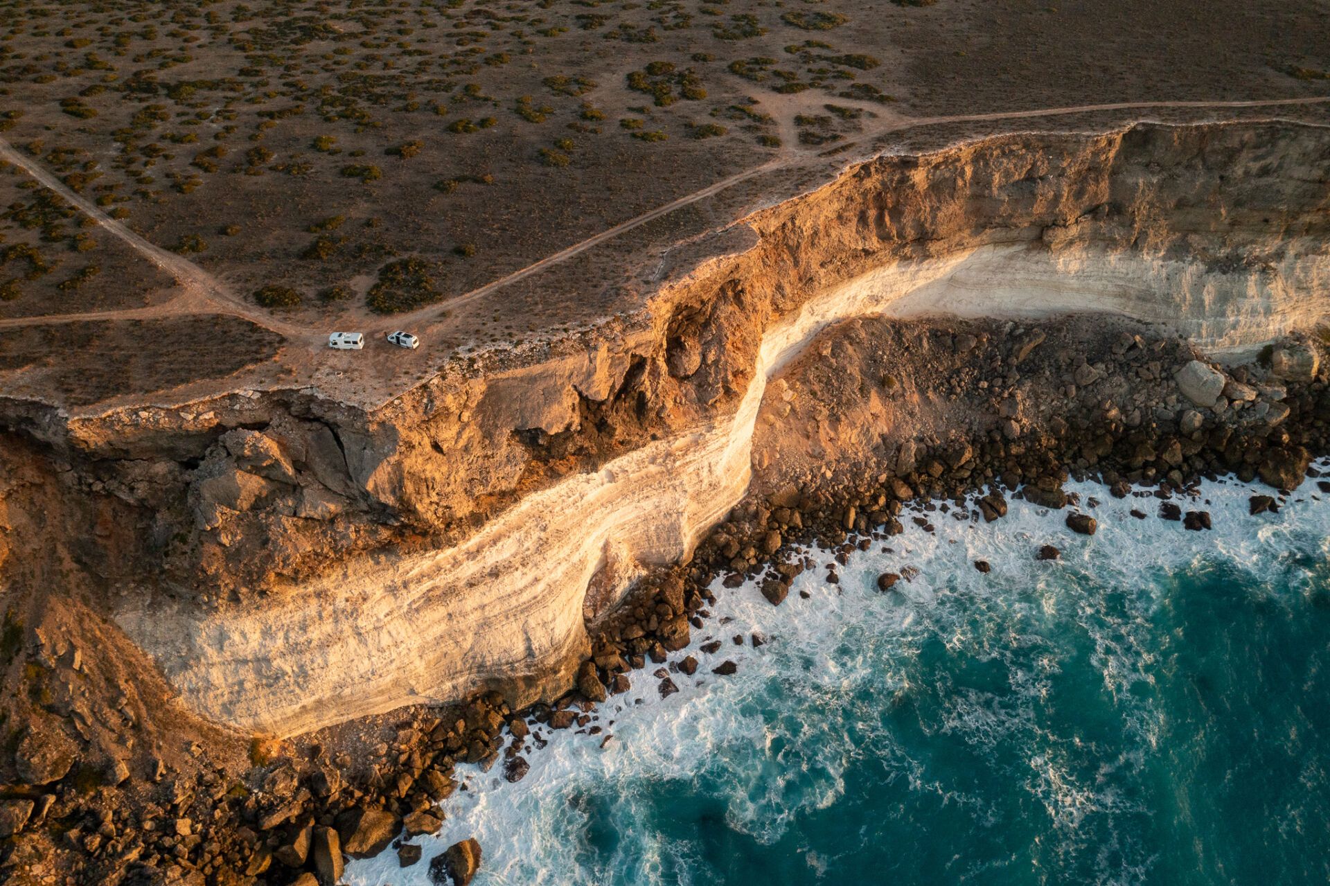 Top 5 Stops on the Nullarbor Plain Drive | Booked AI