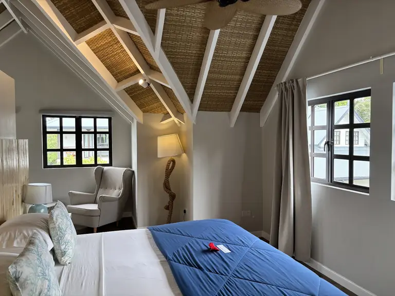 Le Nautique Luxury Waterfront Hotel, Restaurant & Bar