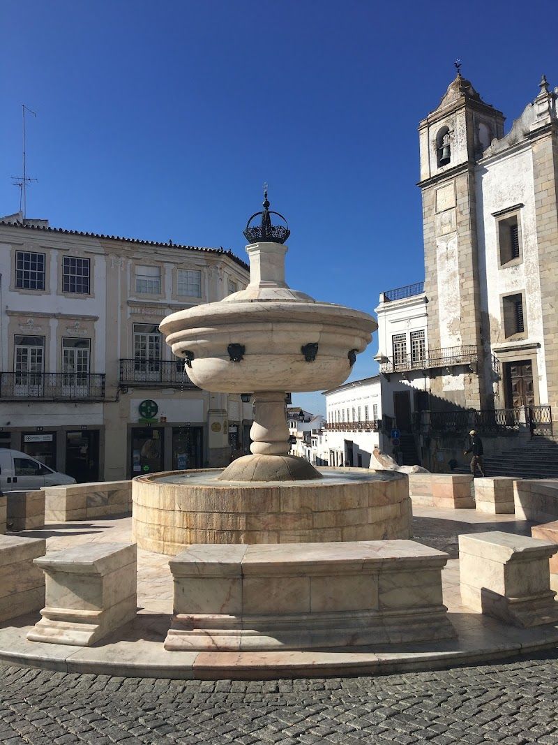 Giraldo Square Fountain