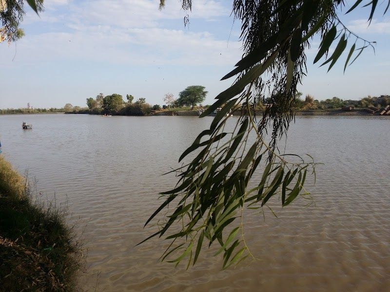 Lab e Mehran Park