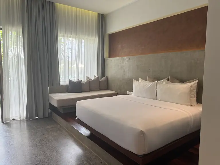 Shintana Saya La Maison