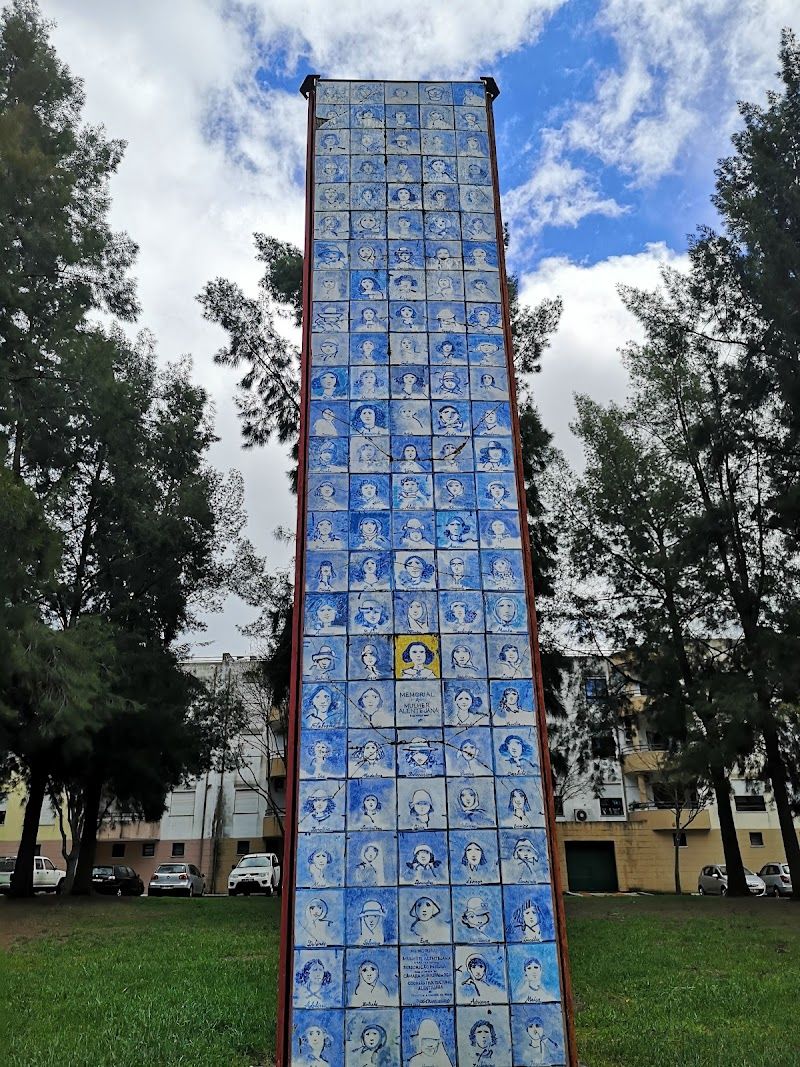 Memorial to the Alentejo Woman