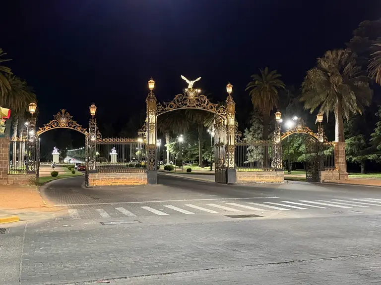 Portones del Parque General San Martín